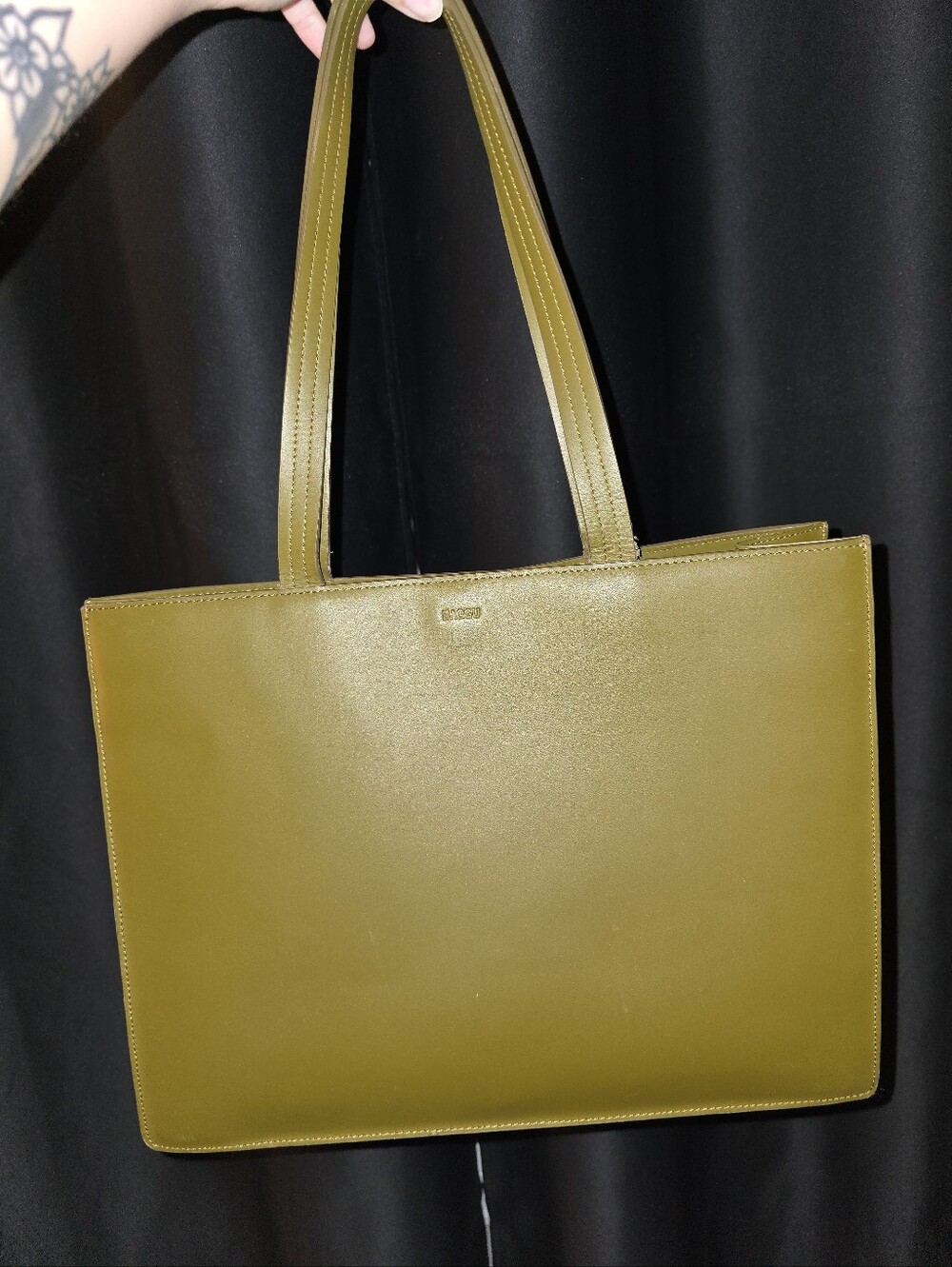 BAGGU LARGE LEATHER RETAIL TOTE IN KELP - Picture 2 of 5